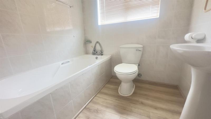 3 Bedroom Property for Sale in Fraaiuitsig Western Cape